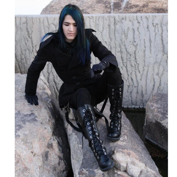 Black Gothic Trench Coat with Lace-Up Boots - Picture 3 of 7